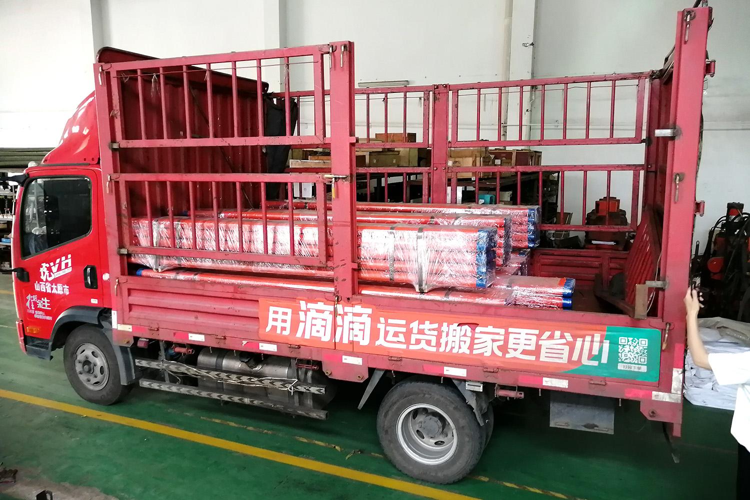 70外平中心通纜鉆桿發(fā)貨